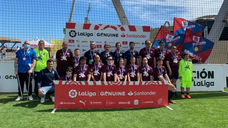 Lee más sobre el artículo La SD Huesca Genuine disfruta de una jornada de fútbol y reencuentros