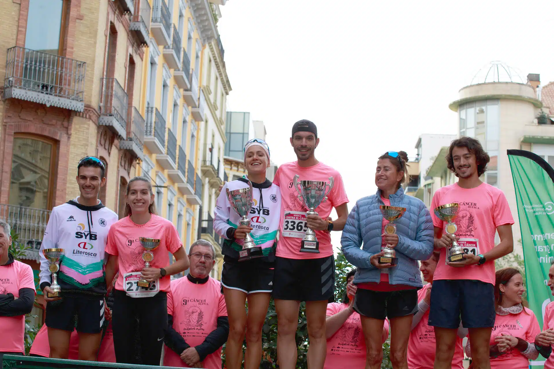 Lee más sobre el artículo El rosa volvió a teñir las calles de Huesca